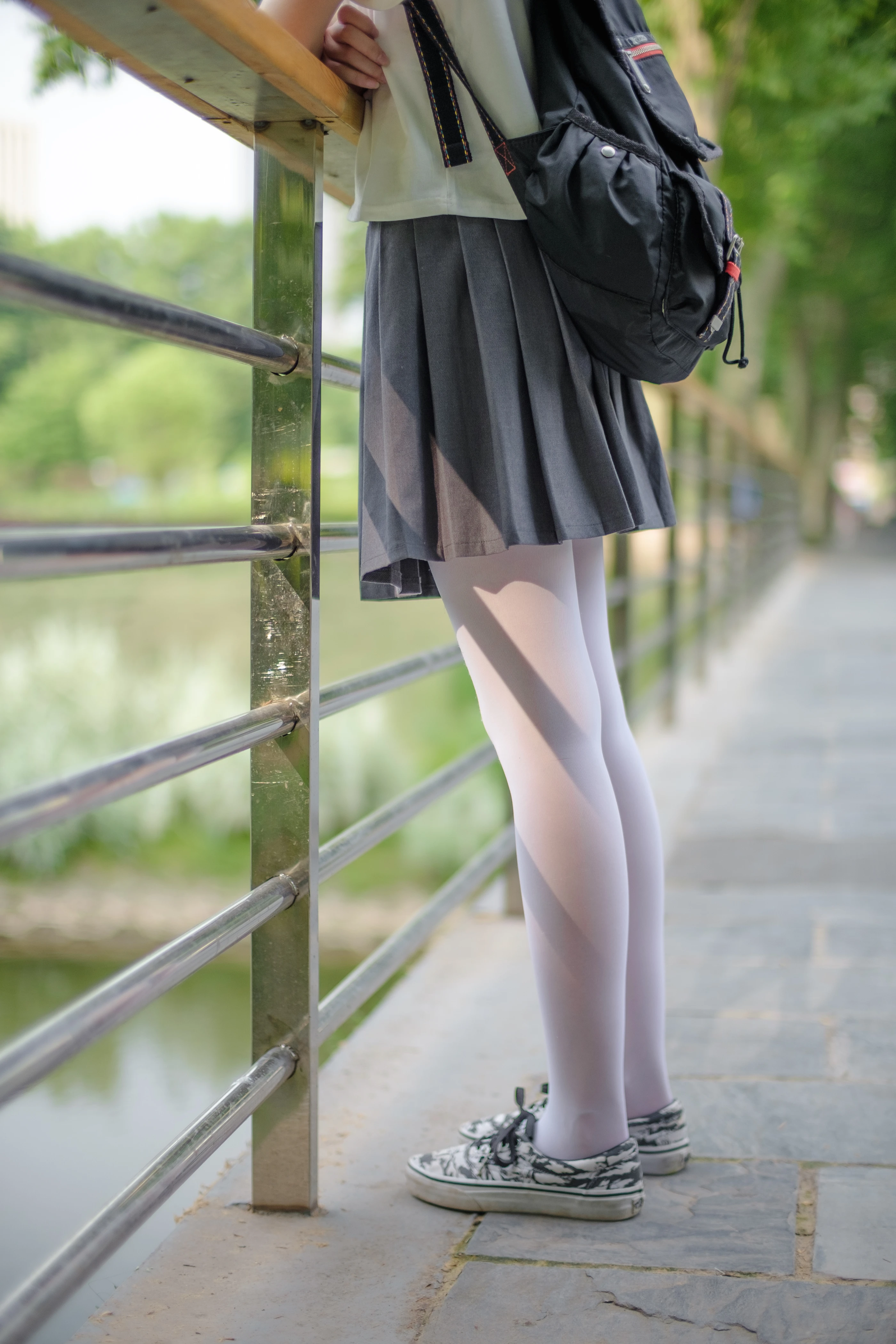 森萝财团 [R15-014] 白丝妹妹游园 [99P]插图4